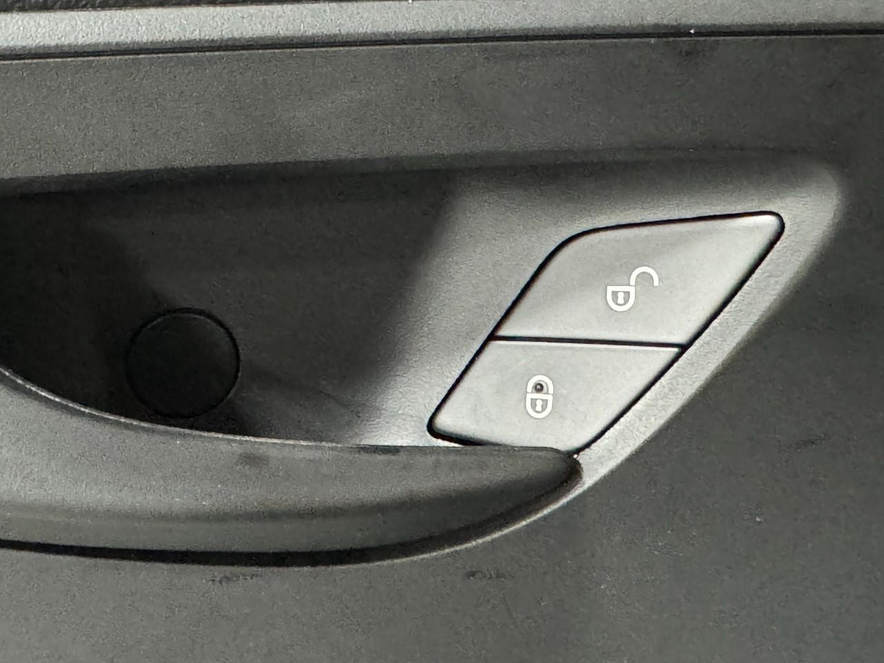 Mercedes-Benz Sprinter Cargo Van Vehicle Full-screen Gallery Image 24