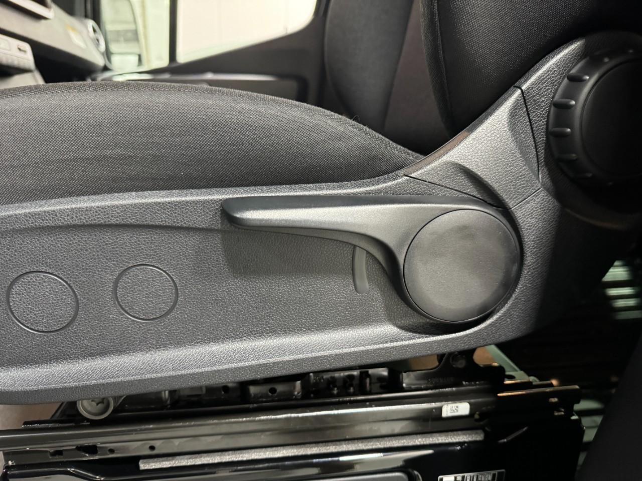 Mercedes-Benz Sprinter Cargo Van Vehicle Full-screen Gallery Image 27