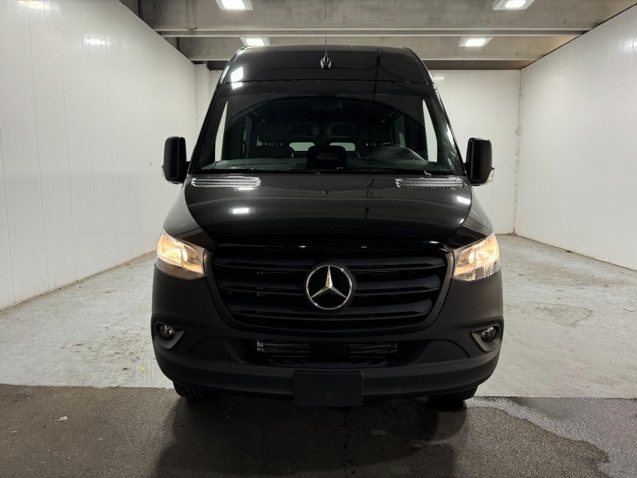 Mercedes-Benz Sprinter Cargo Van Vehicle Full-screen Gallery Image 7