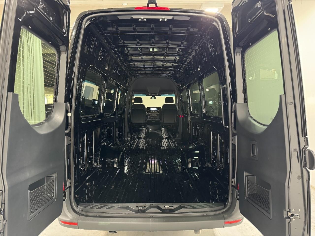 Mercedes-Benz Sprinter Cargo Van Vehicle Full-screen Gallery Image 9