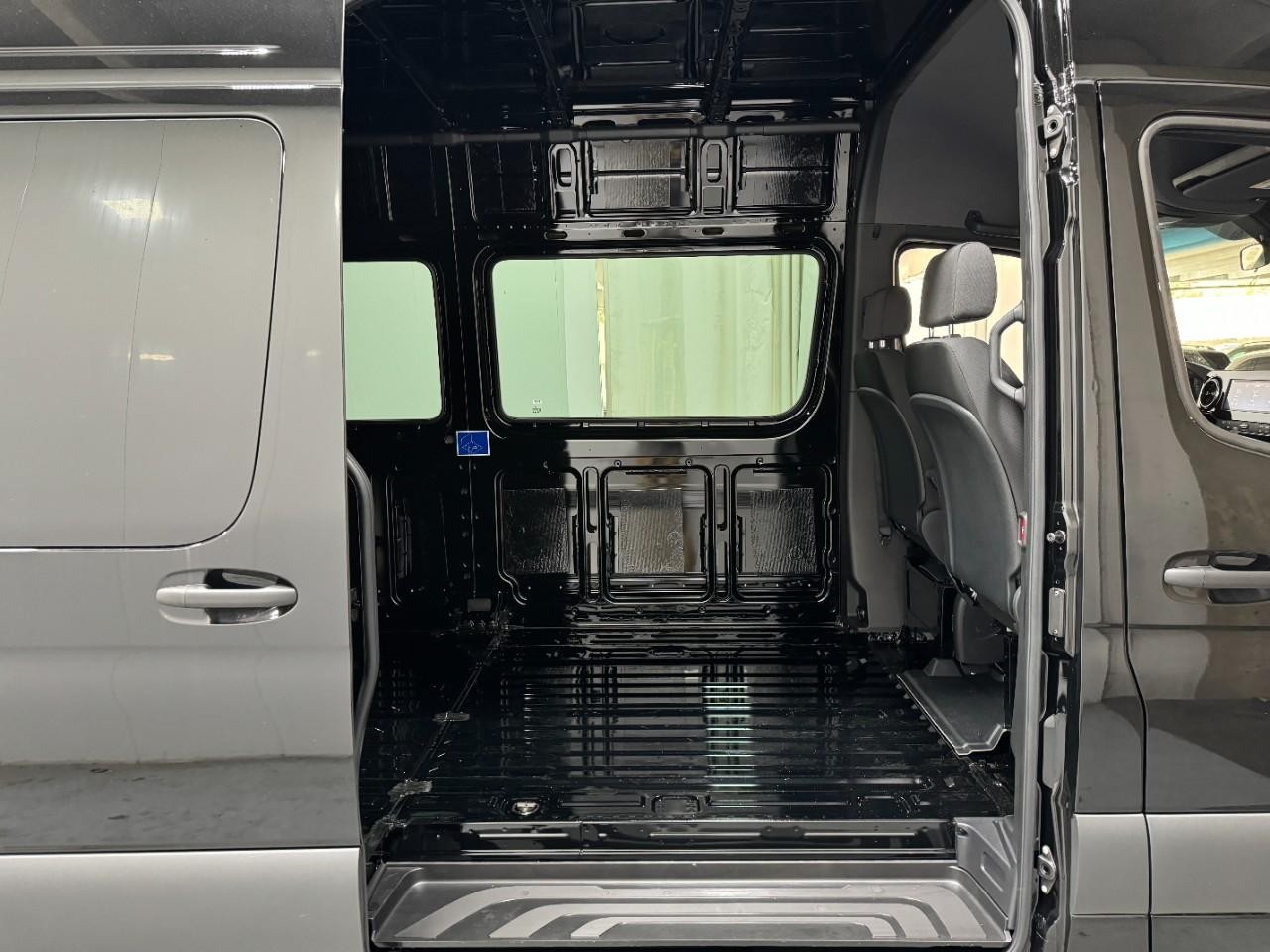 Mercedes-Benz Sprinter Cargo Van Vehicle Full-screen Gallery Image 10