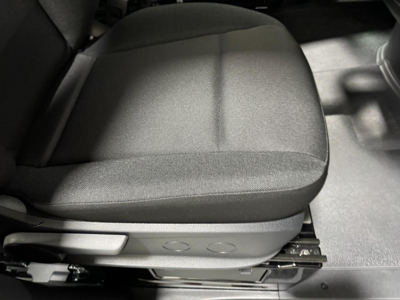 Mercedes-Benz Sprinter Cargo Van Vehicle Full-screen Gallery Image 18