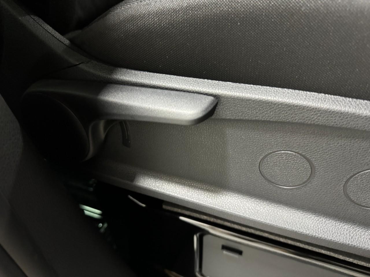 Mercedes-Benz Sprinter Cargo Van Vehicle Full-screen Gallery Image 19