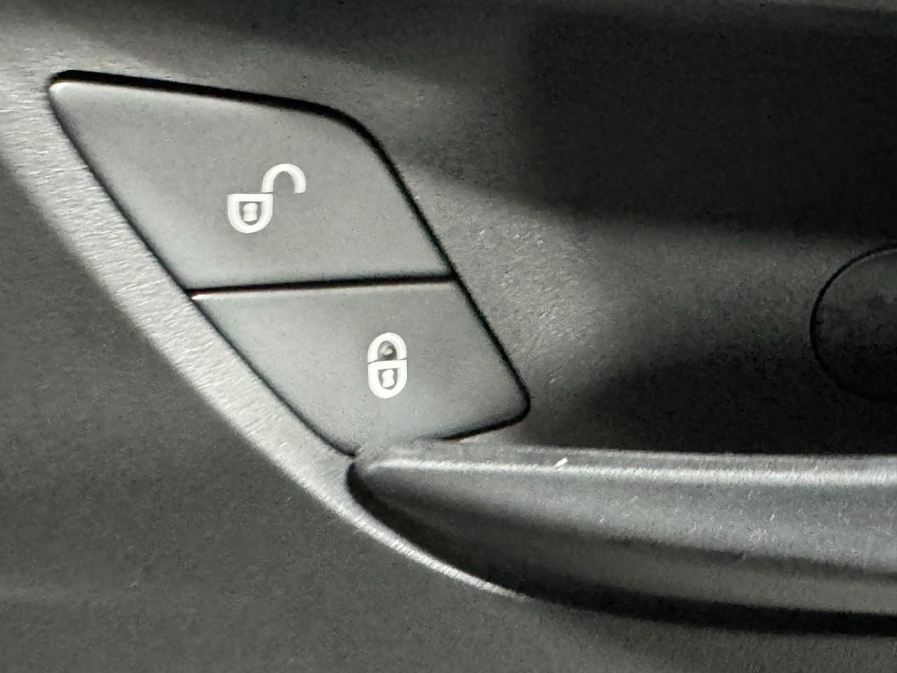 Mercedes-Benz Sprinter Cargo Van Vehicle Full-screen Gallery Image 21