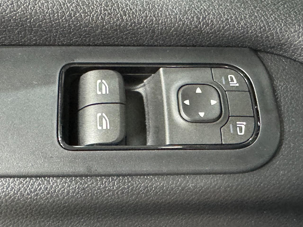 Mercedes-Benz Sprinter Cargo Van Vehicle Full-screen Gallery Image 22