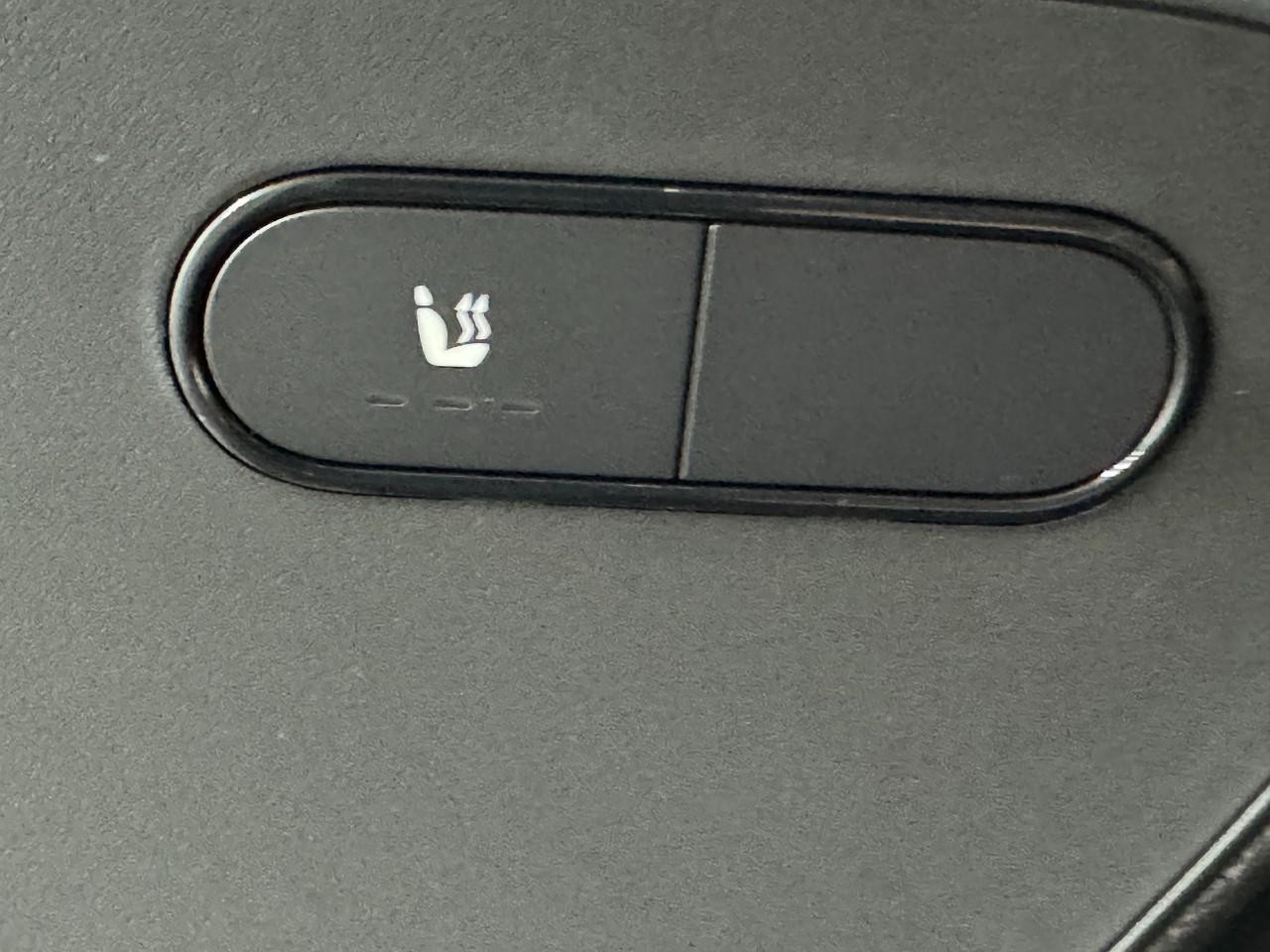 Mercedes-Benz Sprinter Cargo Van Vehicle Full-screen Gallery Image 23