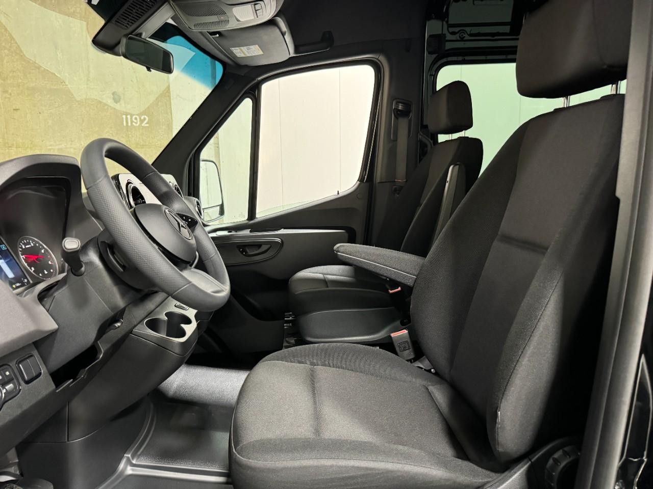 Mercedes-Benz Sprinter Cargo Van Vehicle Full-screen Gallery Image 25