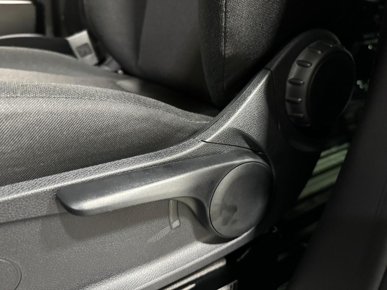 Mercedes-Benz Sprinter Cargo Van Vehicle Full-screen Gallery Image 27