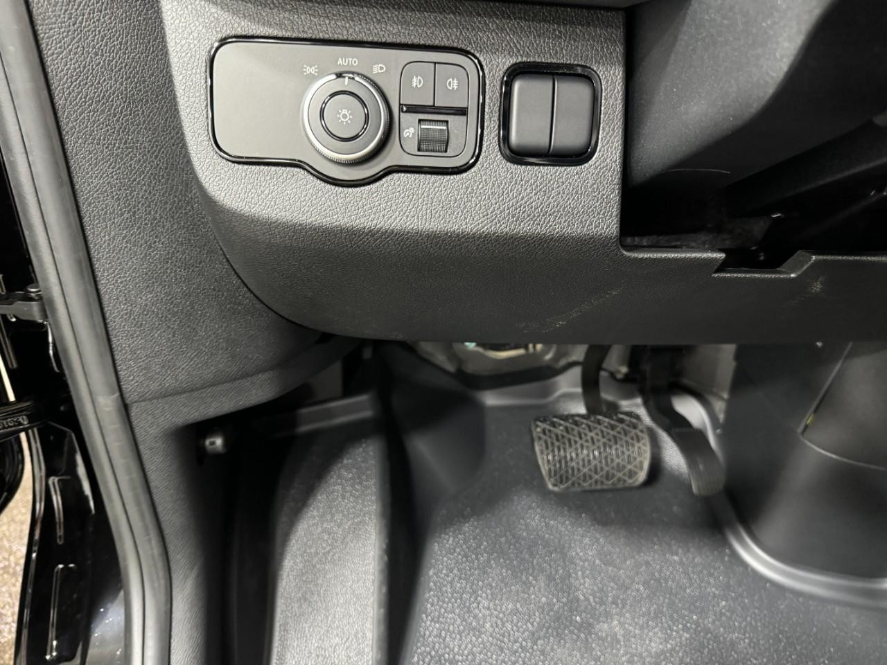 Mercedes-Benz Sprinter Cargo Van Vehicle Full-screen Gallery Image 28