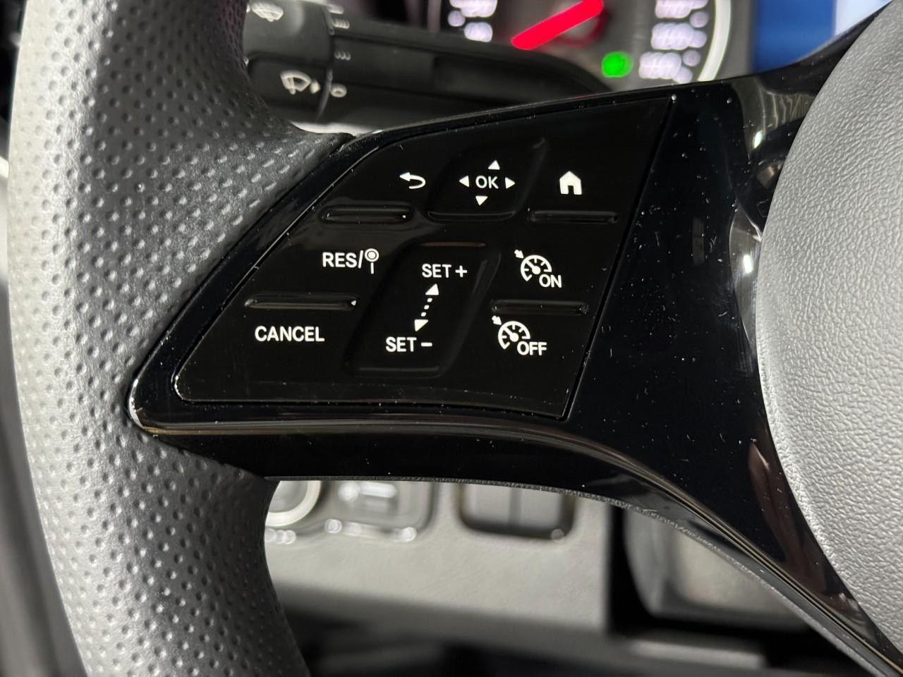 Mercedes-Benz Sprinter Cargo Van Vehicle Full-screen Gallery Image 29