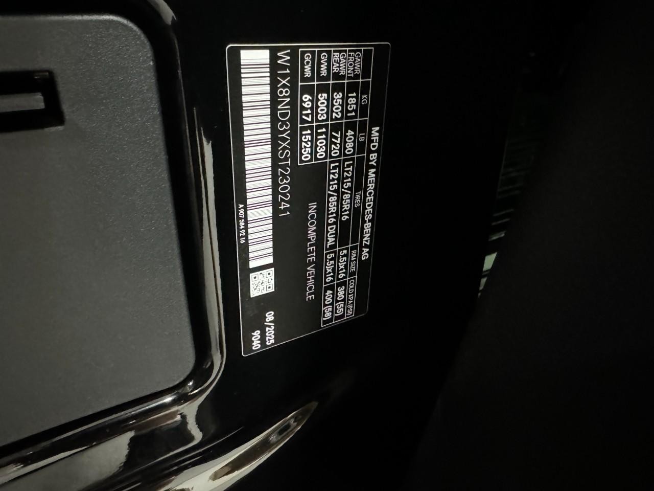 Mercedes-Benz Sprinter Cargo Van Vehicle Full-screen Gallery Image 34