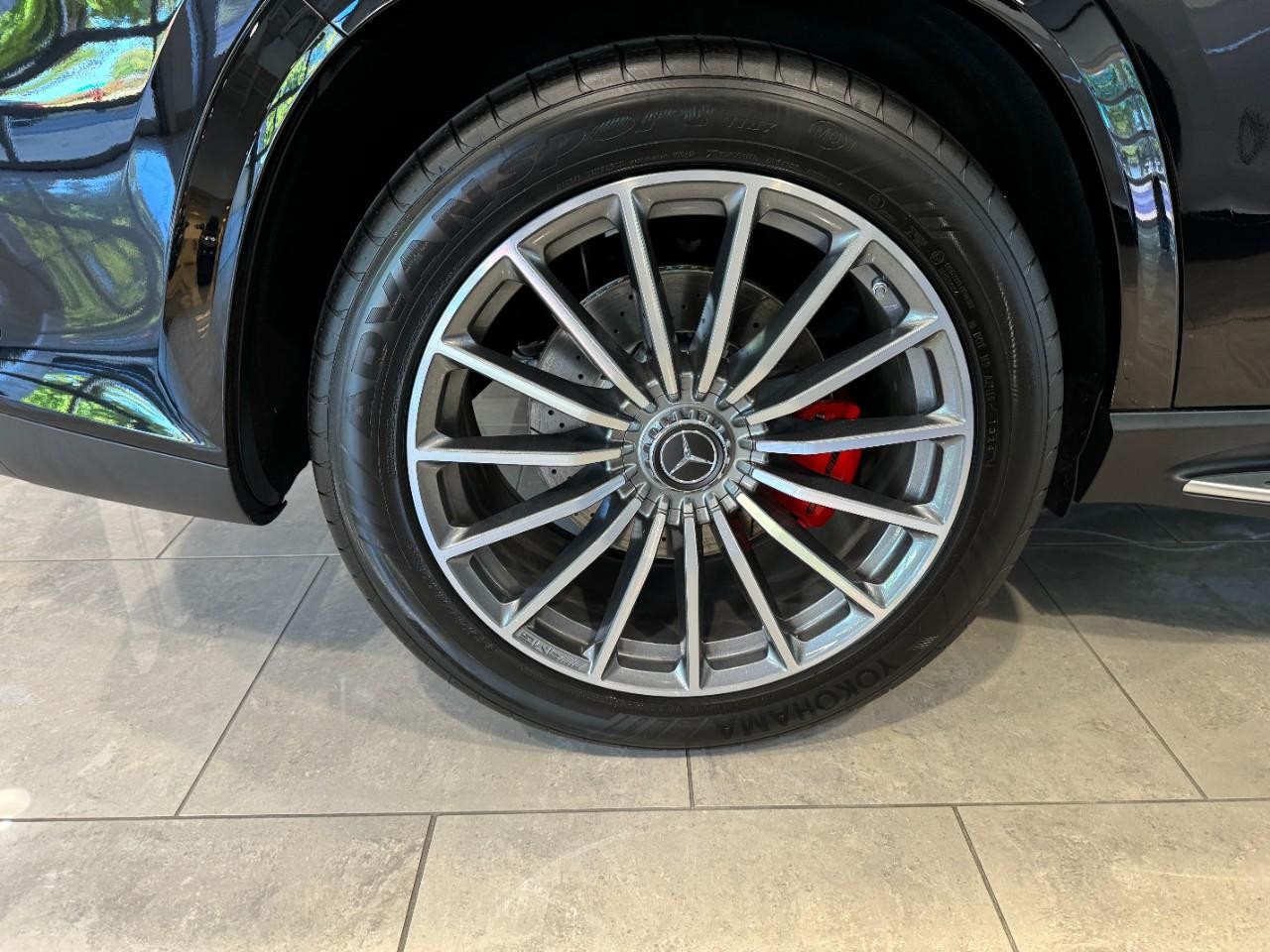 Mercedes-Benz GLS Vehicle Full-screen Gallery Image 4