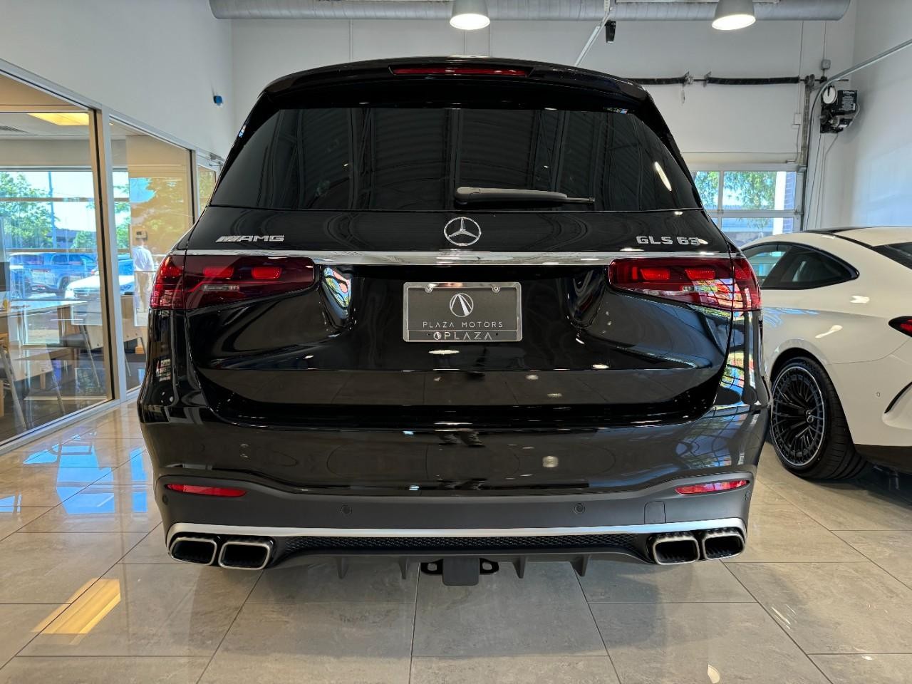 Mercedes-Benz GLS Vehicle Full-screen Gallery Image 9