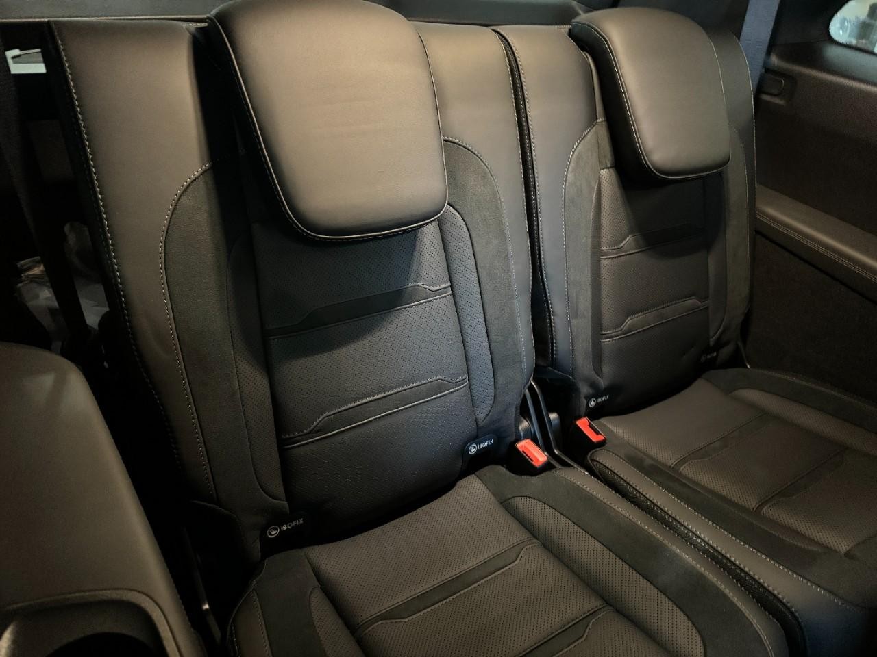 Mercedes-Benz GLS Vehicle Full-screen Gallery Image 10