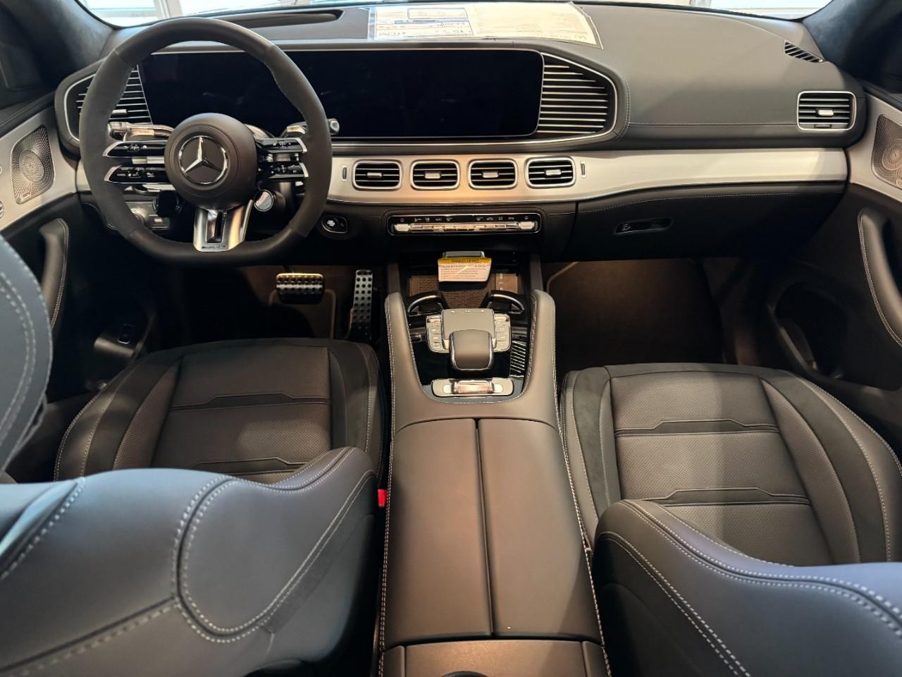 Mercedes-Benz GLS Vehicle Full-screen Gallery Image 14