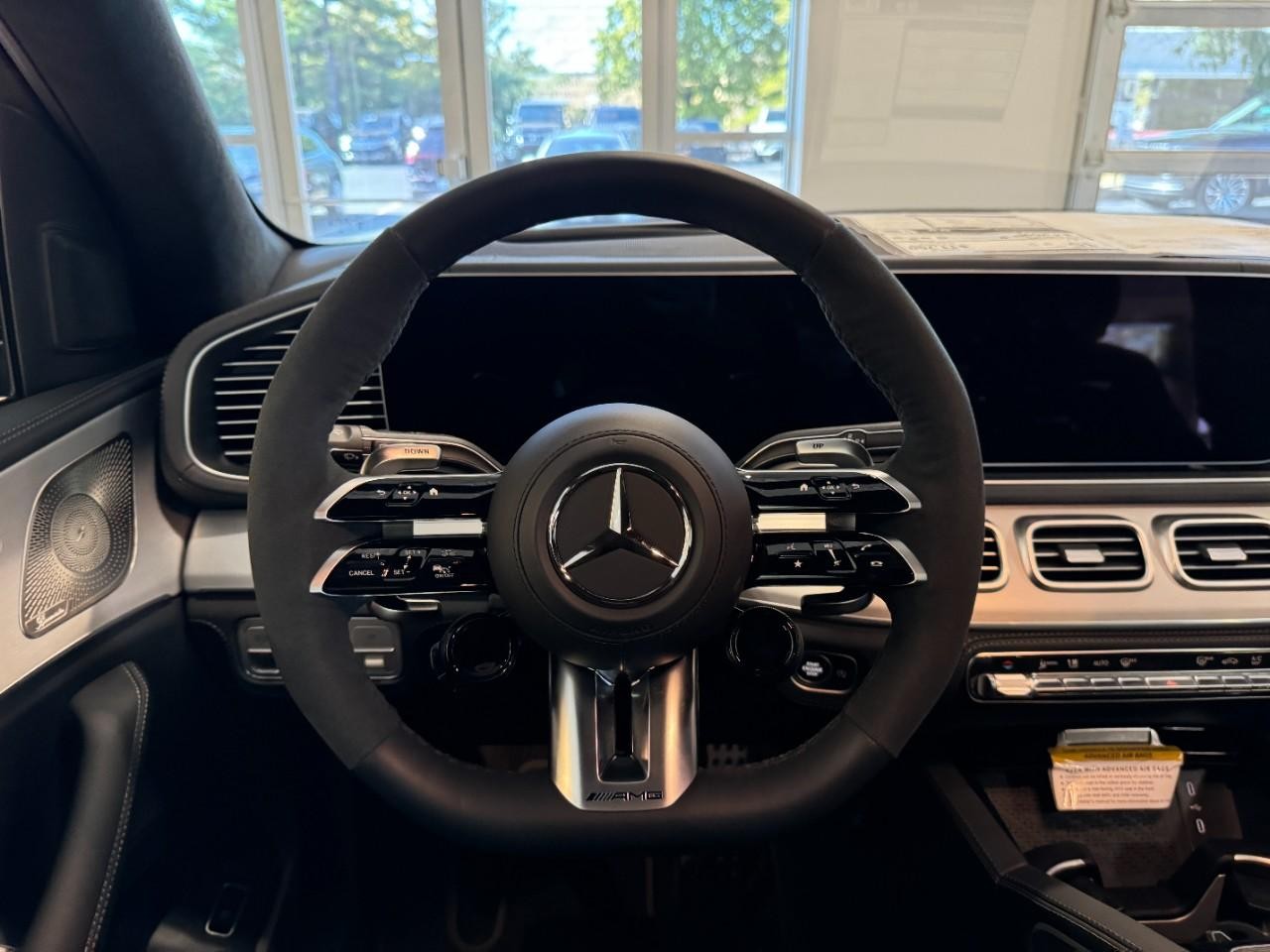 Mercedes-Benz GLS Vehicle Full-screen Gallery Image 15