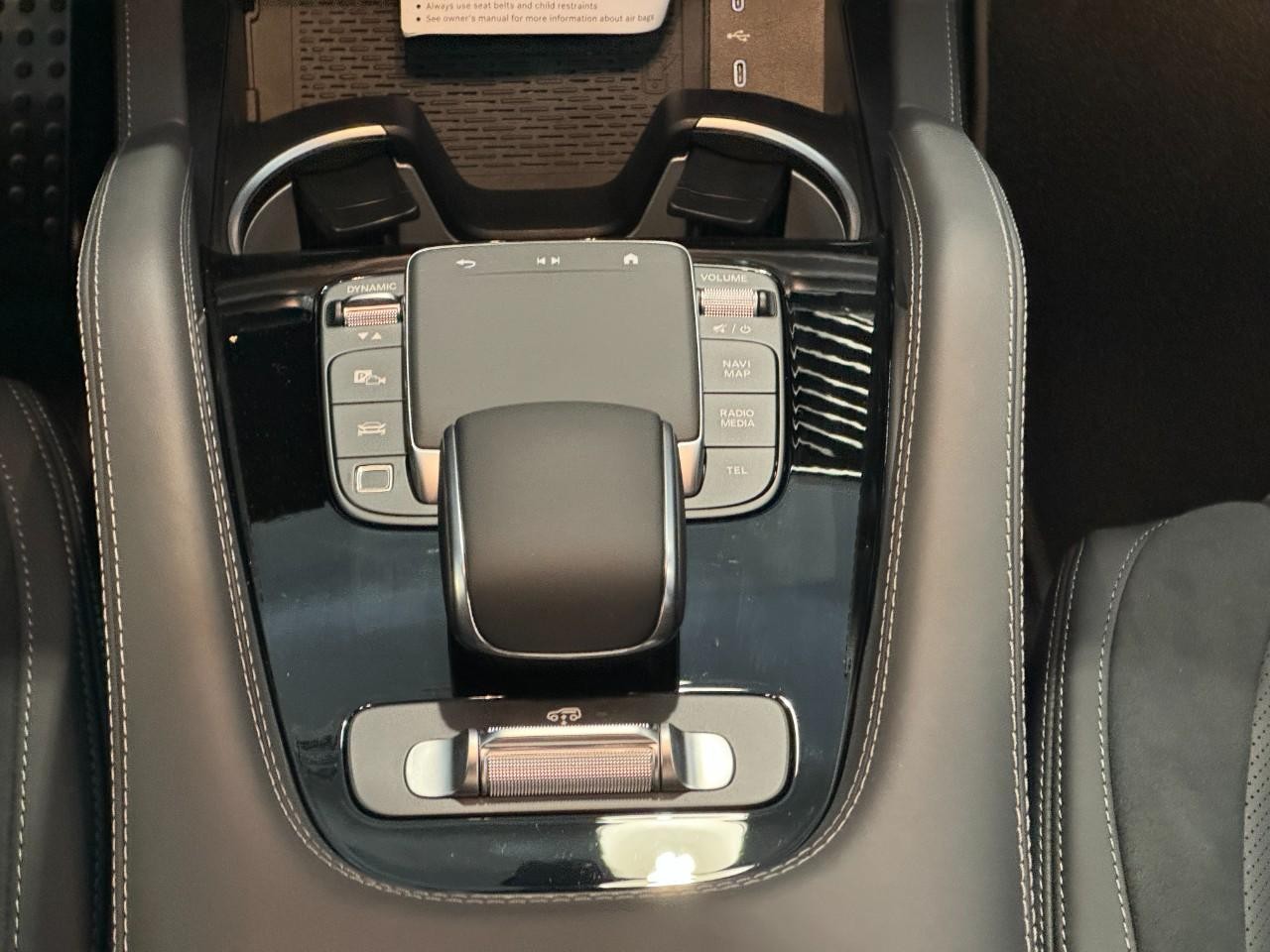 Mercedes-Benz GLS Vehicle Full-screen Gallery Image 18