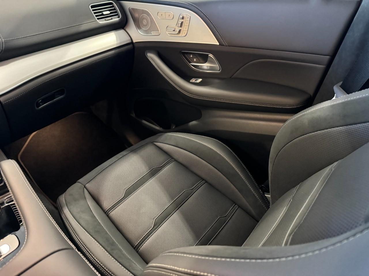 Mercedes-Benz GLS Vehicle Full-screen Gallery Image 19