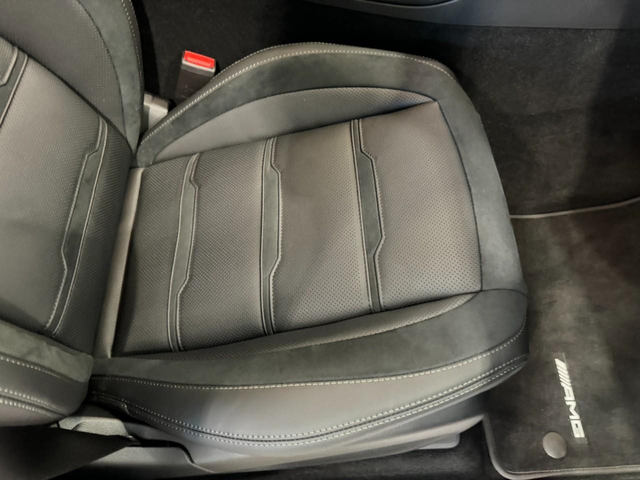 Mercedes-Benz GLS Vehicle Full-screen Gallery Image 21