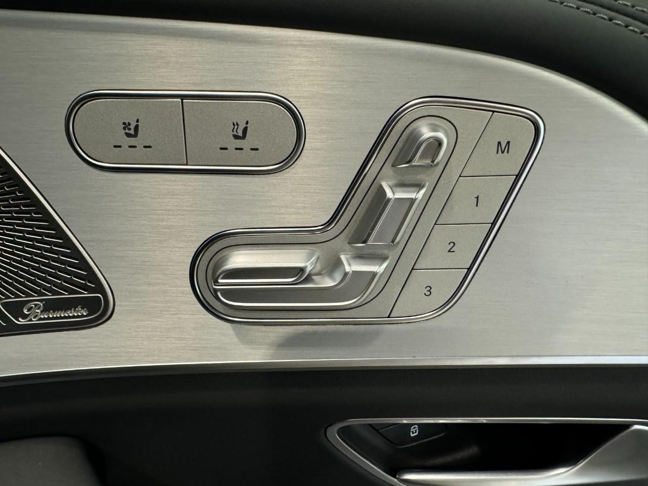 Mercedes-Benz GLS Vehicle Full-screen Gallery Image 22