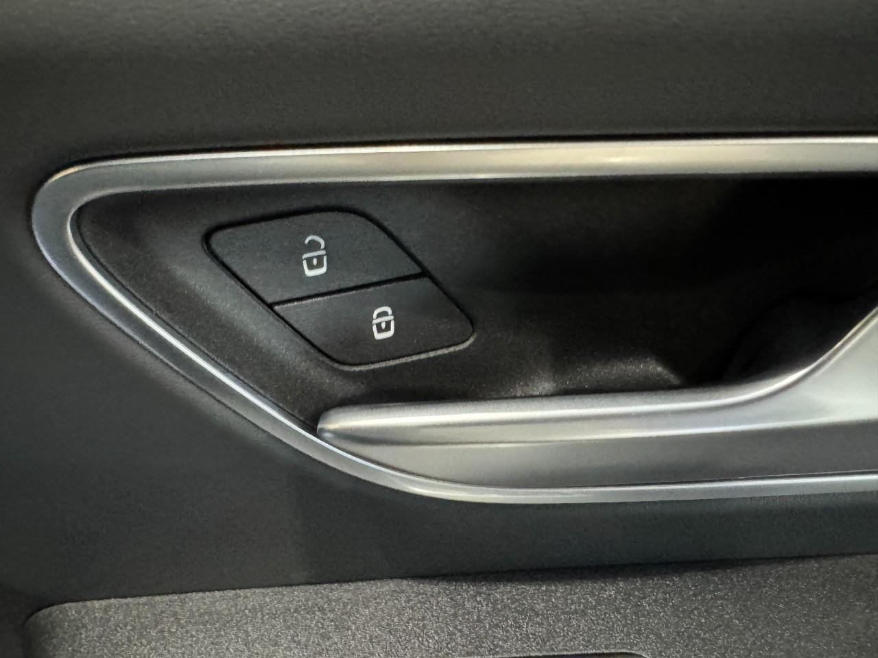 Mercedes-Benz GLS Vehicle Full-screen Gallery Image 23