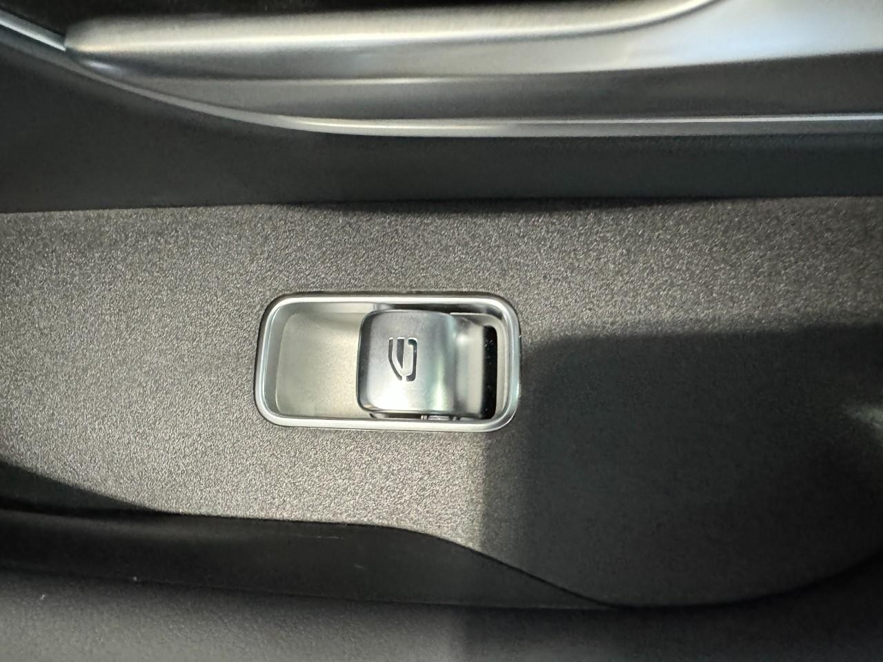 Mercedes-Benz GLS Vehicle Full-screen Gallery Image 24