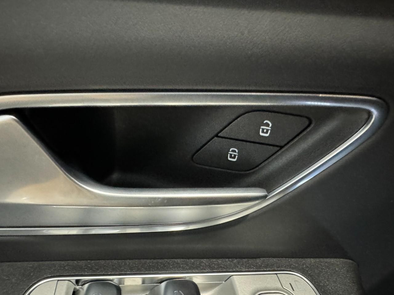 Mercedes-Benz GLS Vehicle Full-screen Gallery Image 27