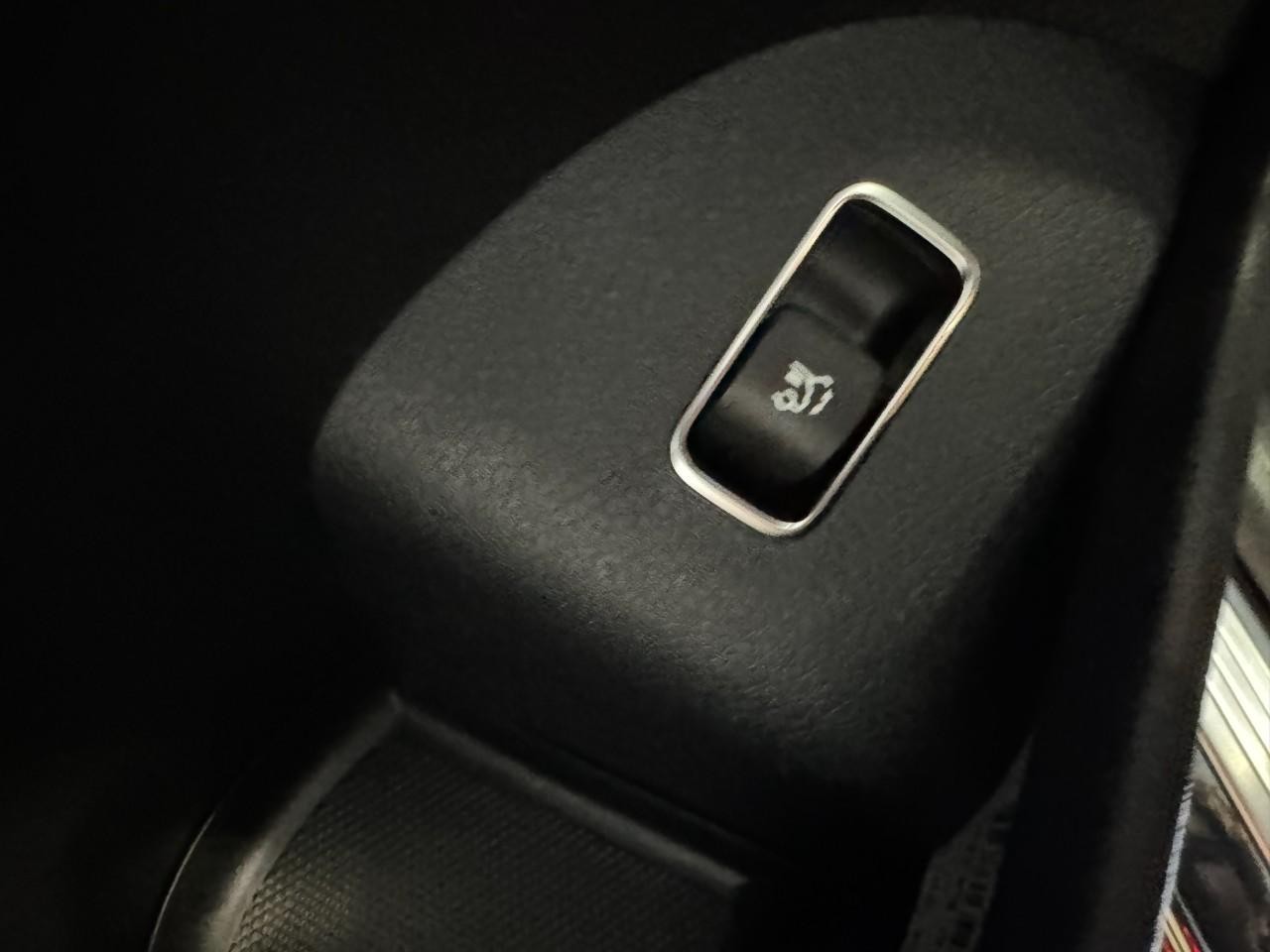 Mercedes-Benz GLS Vehicle Full-screen Gallery Image 29