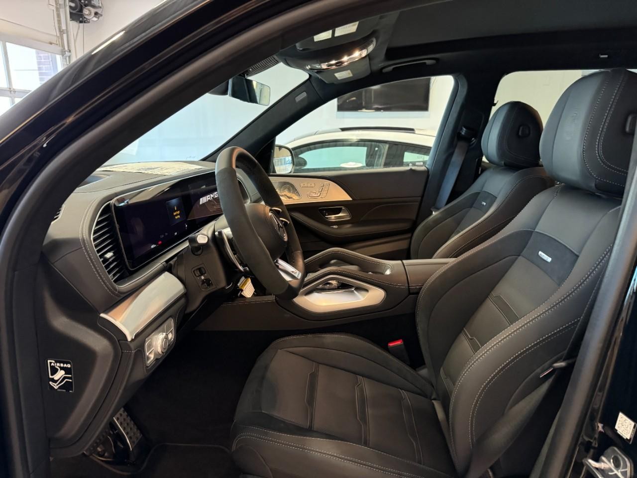 Mercedes-Benz GLS Vehicle Full-screen Gallery Image 30