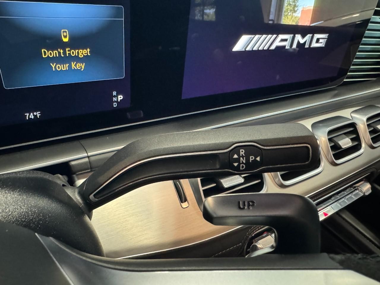 Mercedes-Benz GLS Vehicle Full-screen Gallery Image 36