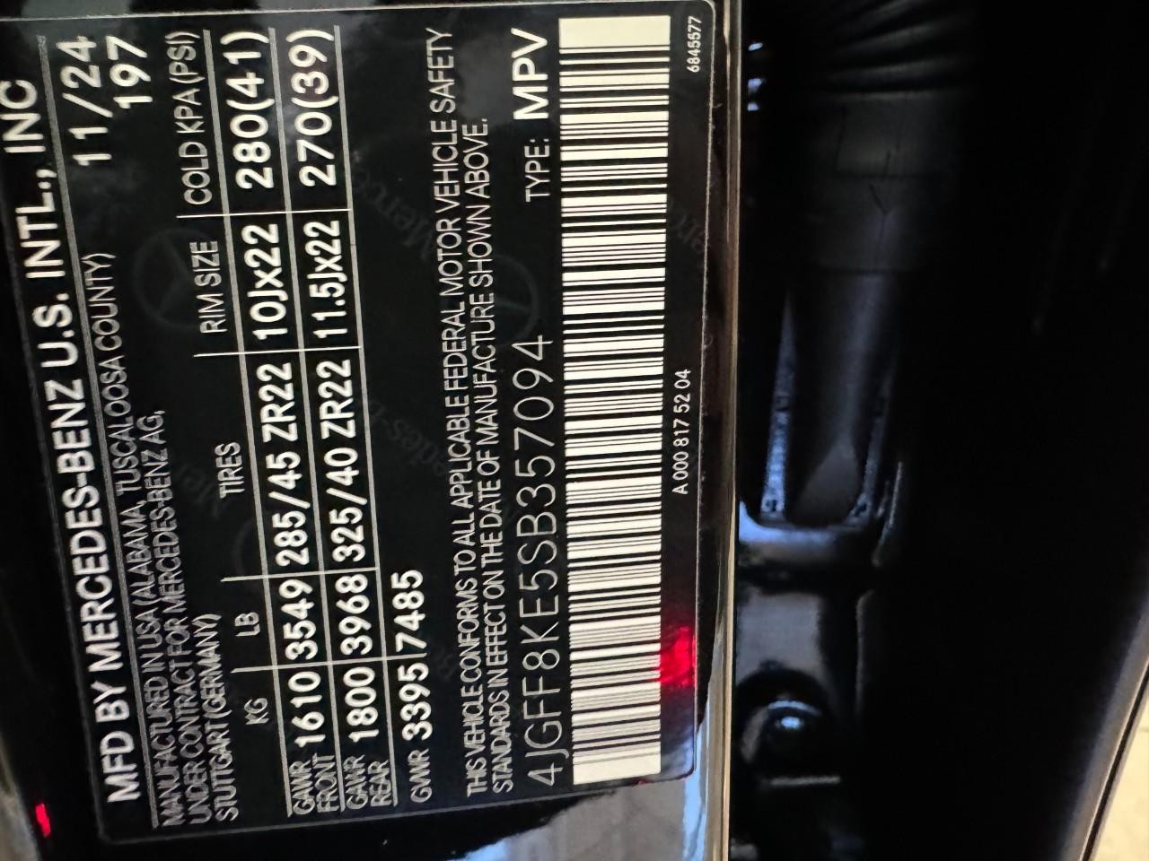 Mercedes-Benz GLS Vehicle Full-screen Gallery Image 37