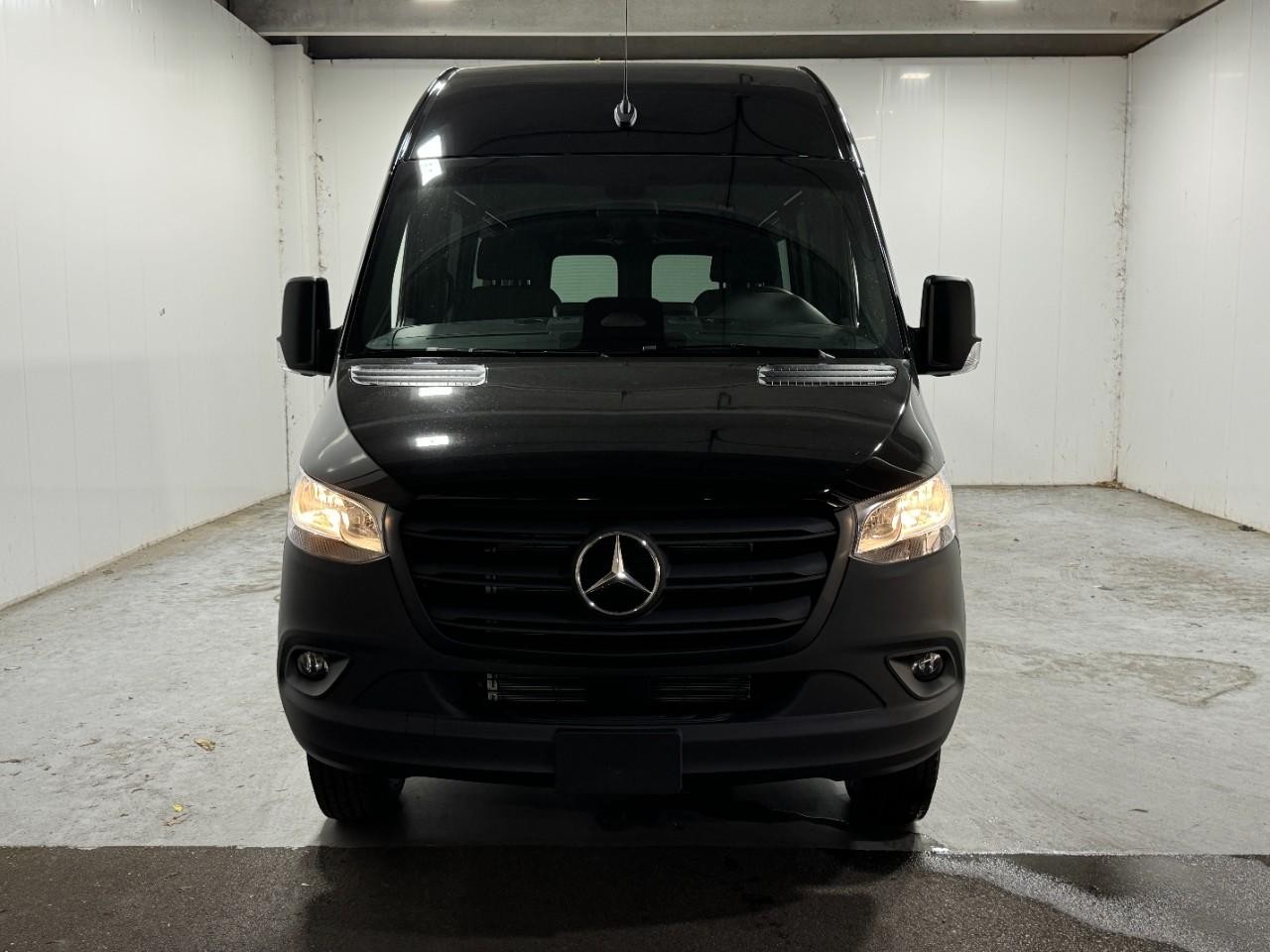 Mercedes-Benz Sprinter Cargo Van Vehicle Full-screen Gallery Image 7