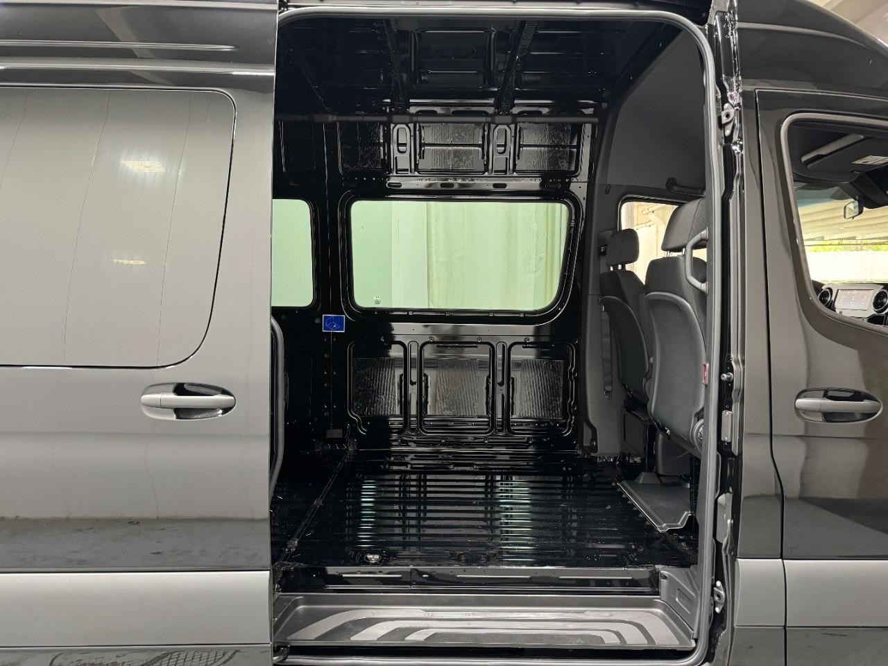 Mercedes-Benz Sprinter Cargo Van Vehicle Full-screen Gallery Image 10