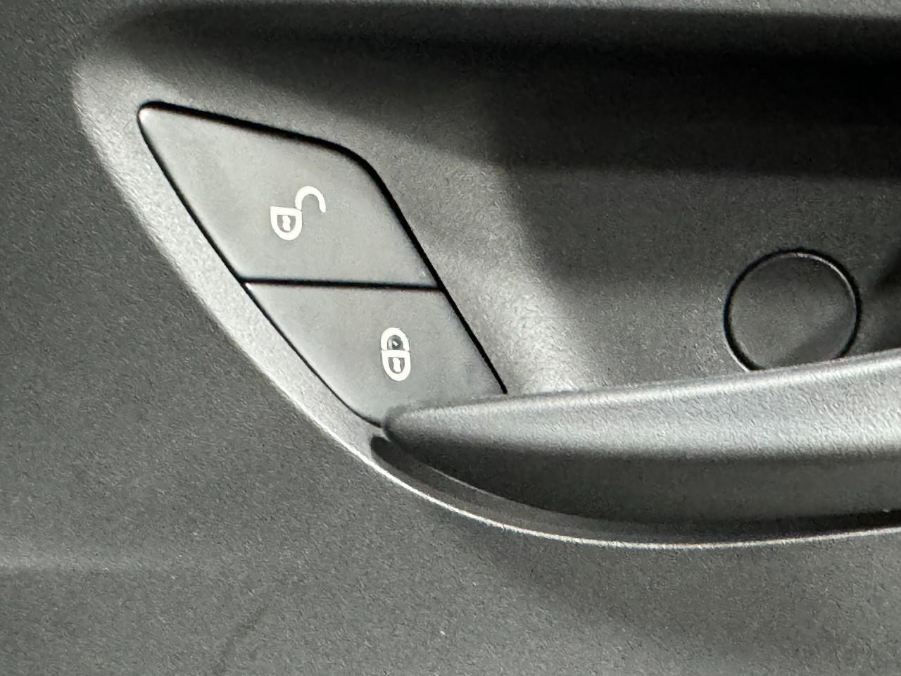 Mercedes-Benz Sprinter Cargo Van Vehicle Full-screen Gallery Image 21