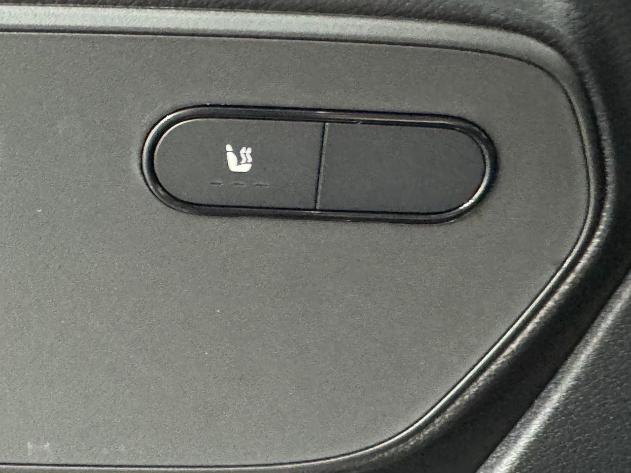 Mercedes-Benz Sprinter Cargo Van Vehicle Full-screen Gallery Image 23