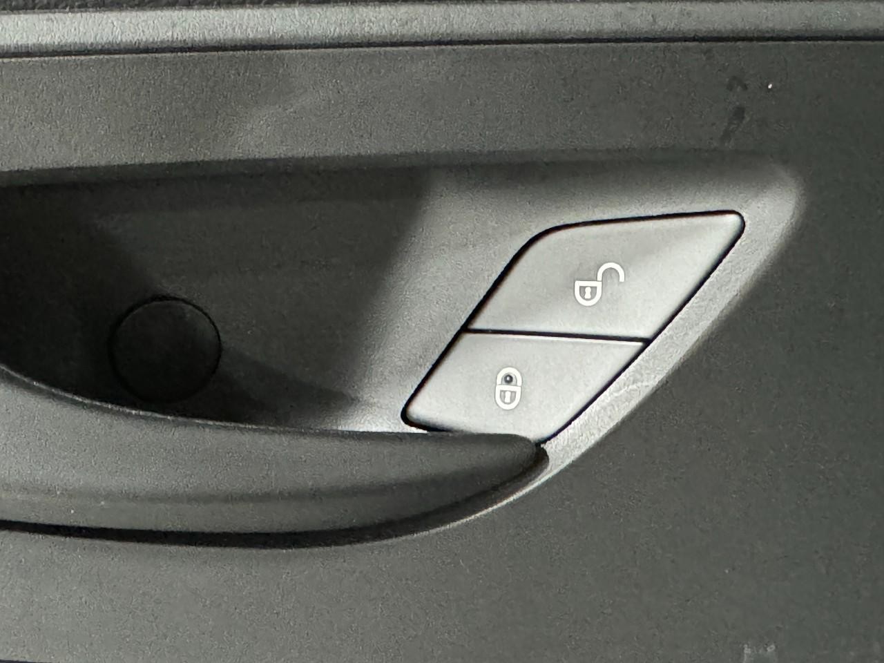 Mercedes-Benz Sprinter Cargo Van Vehicle Full-screen Gallery Image 24