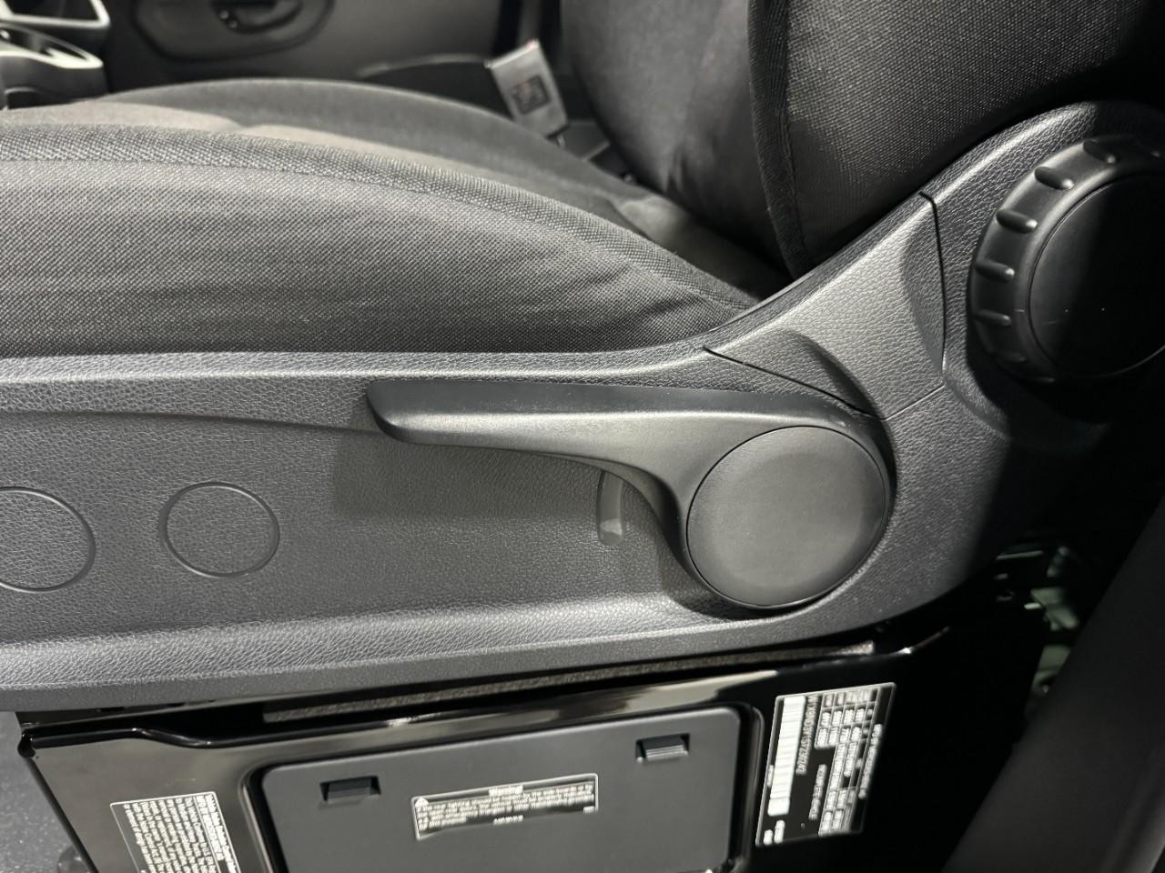 Mercedes-Benz Sprinter Cargo Van Vehicle Full-screen Gallery Image 27