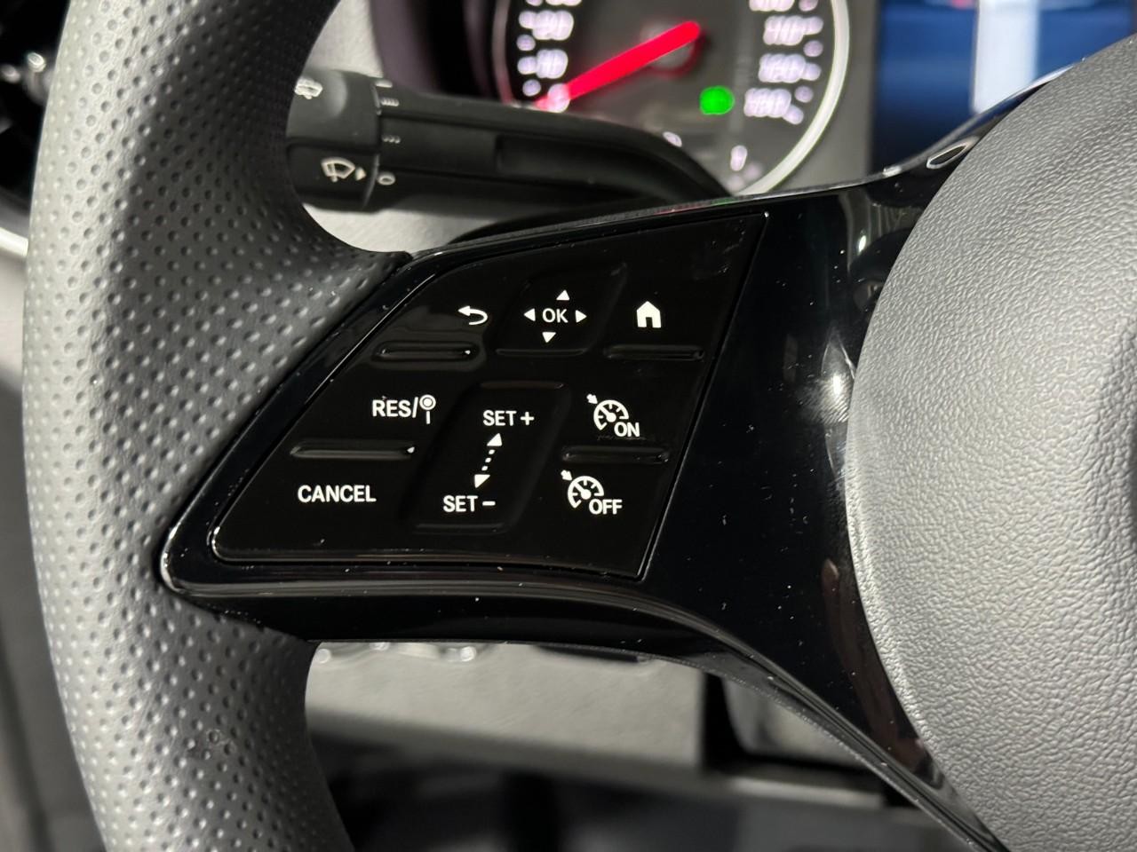 Mercedes-Benz Sprinter Cargo Van Vehicle Full-screen Gallery Image 29