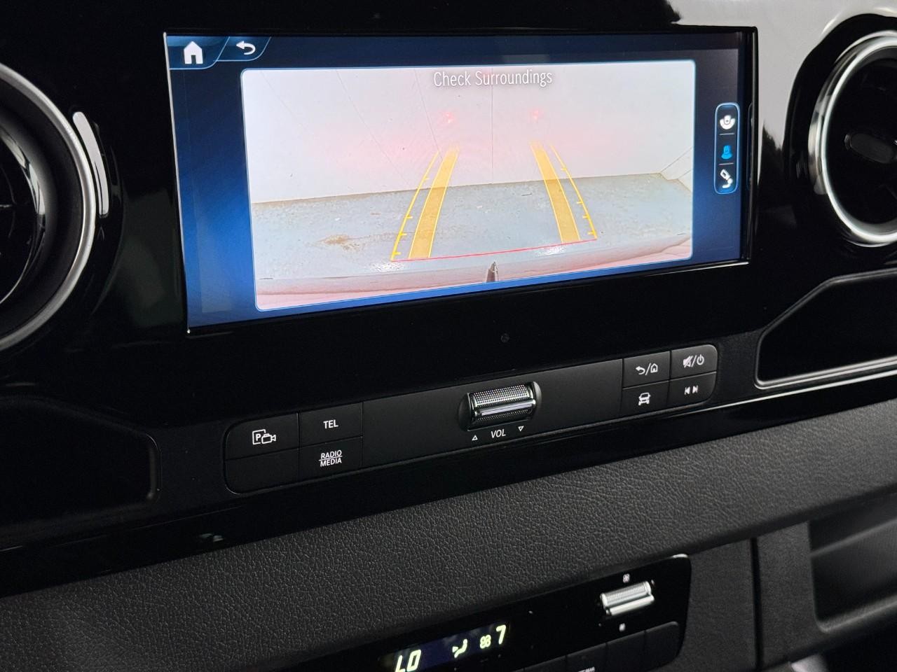 Mercedes-Benz Sprinter Cargo Van Vehicle Full-screen Gallery Image 33