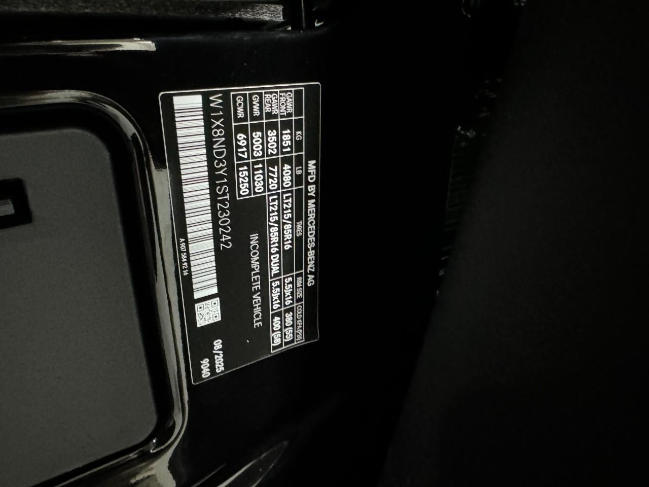 Mercedes-Benz Sprinter Cargo Van Vehicle Full-screen Gallery Image 34