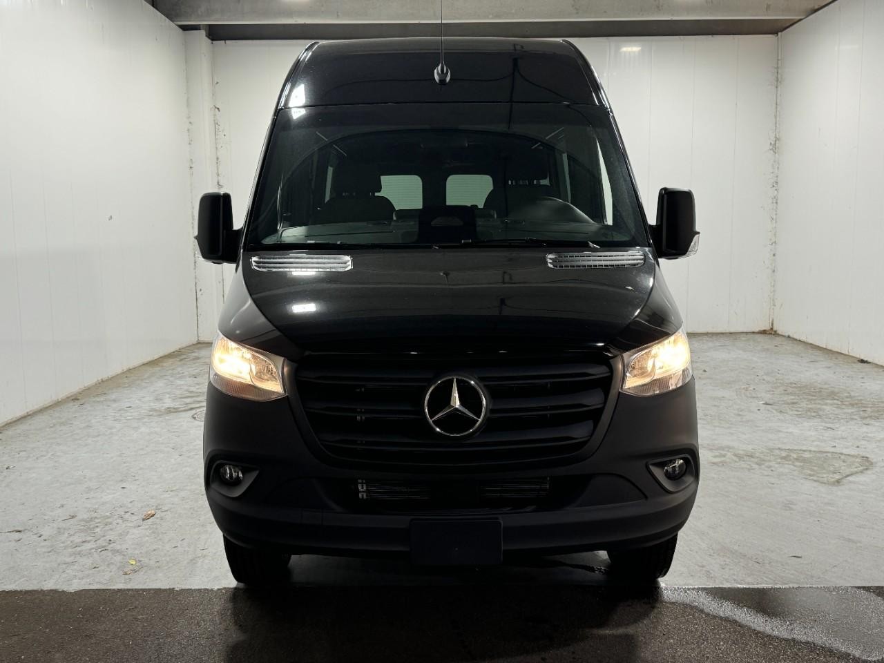 Mercedes-Benz Sprinter Cargo Van Vehicle Full-screen Gallery Image 7