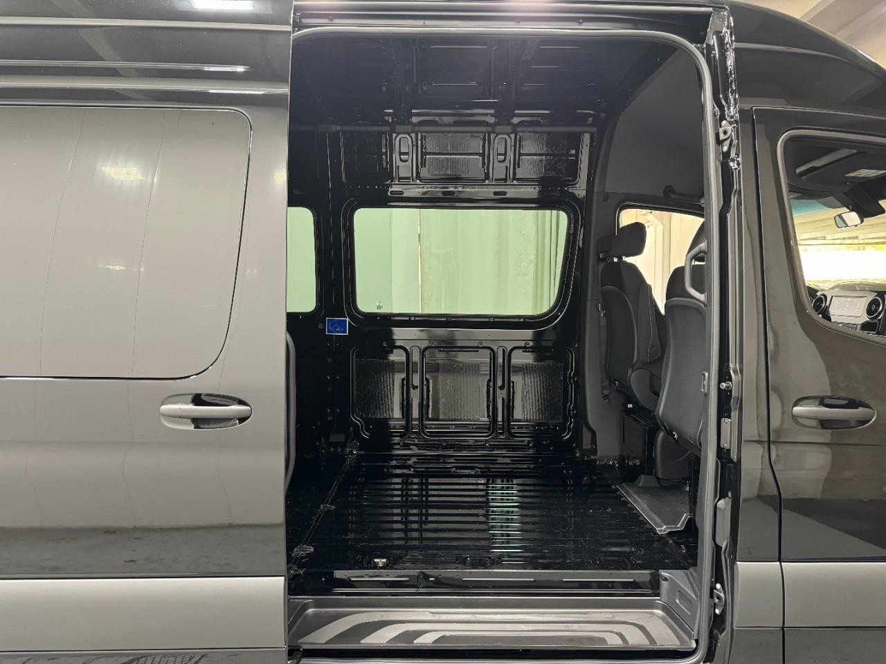 Mercedes-Benz Sprinter Cargo Van Vehicle Full-screen Gallery Image 10