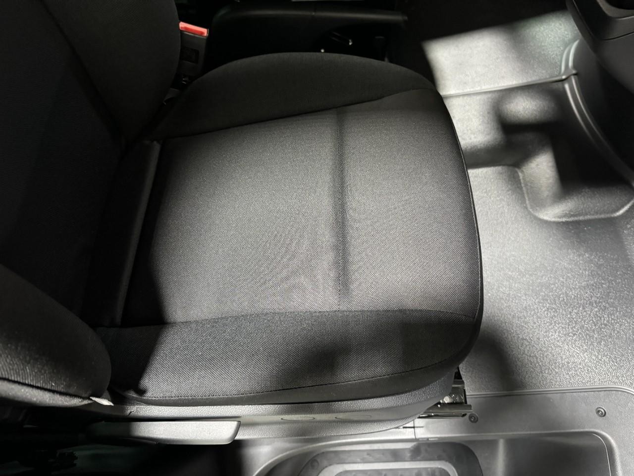 Mercedes-Benz Sprinter Cargo Van Vehicle Full-screen Gallery Image 18