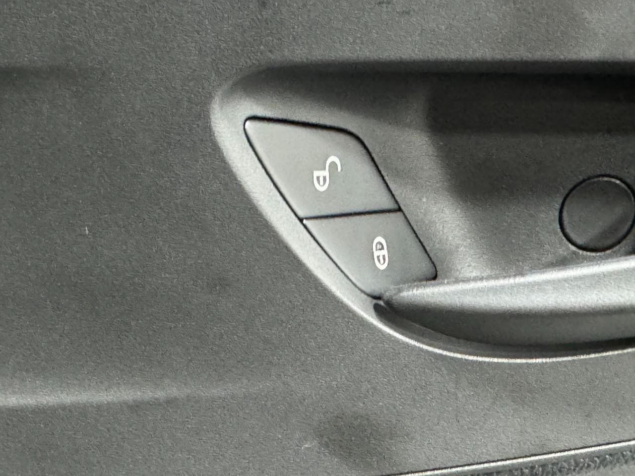 Mercedes-Benz Sprinter Cargo Van Vehicle Full-screen Gallery Image 21