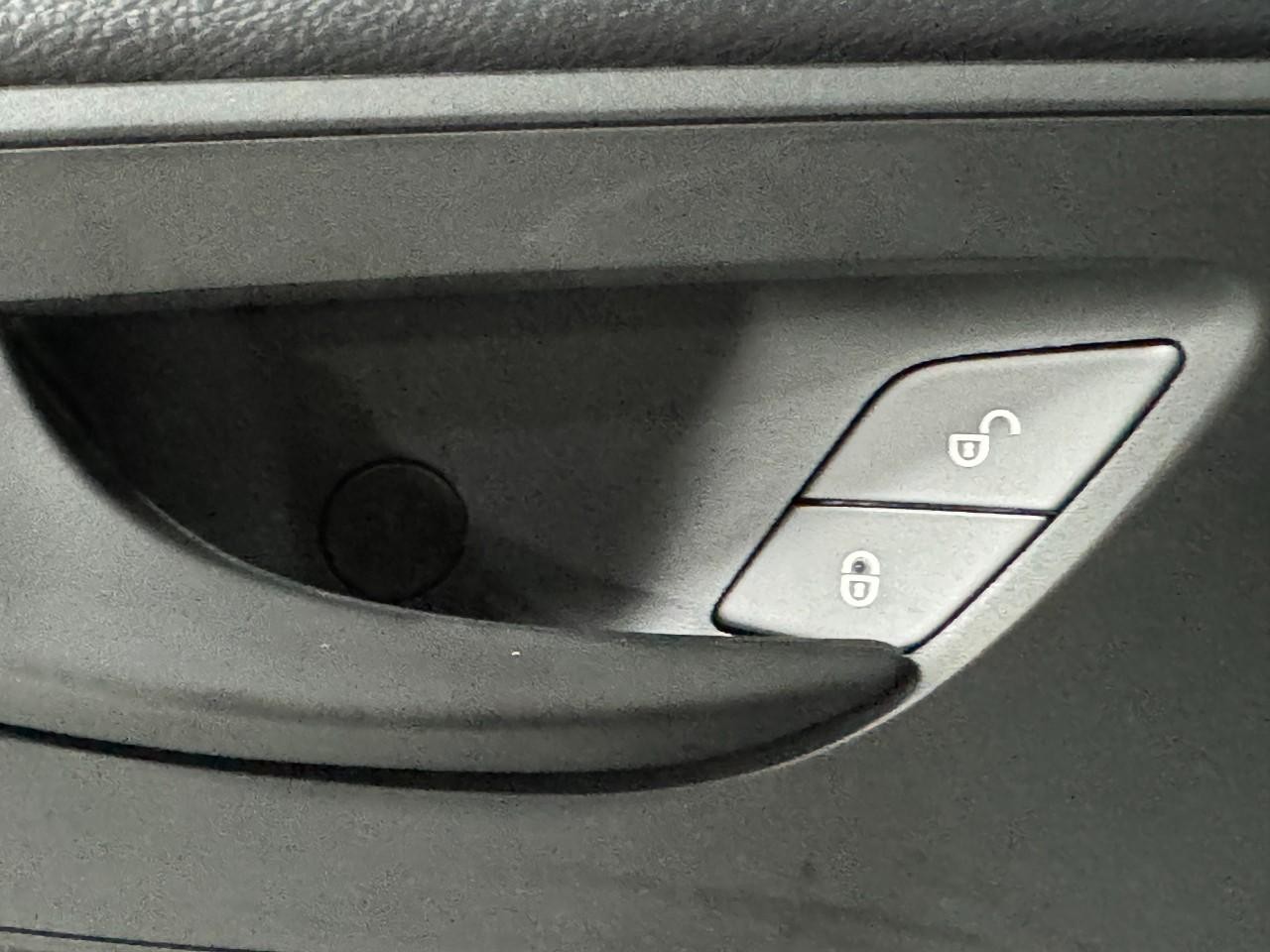 Mercedes-Benz Sprinter Cargo Van Vehicle Full-screen Gallery Image 24