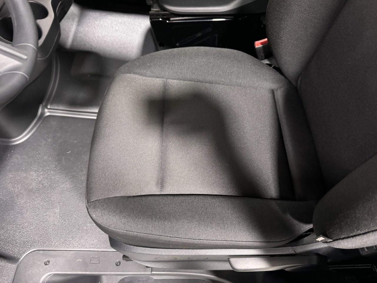 Mercedes-Benz Sprinter Cargo Van Vehicle Full-screen Gallery Image 26