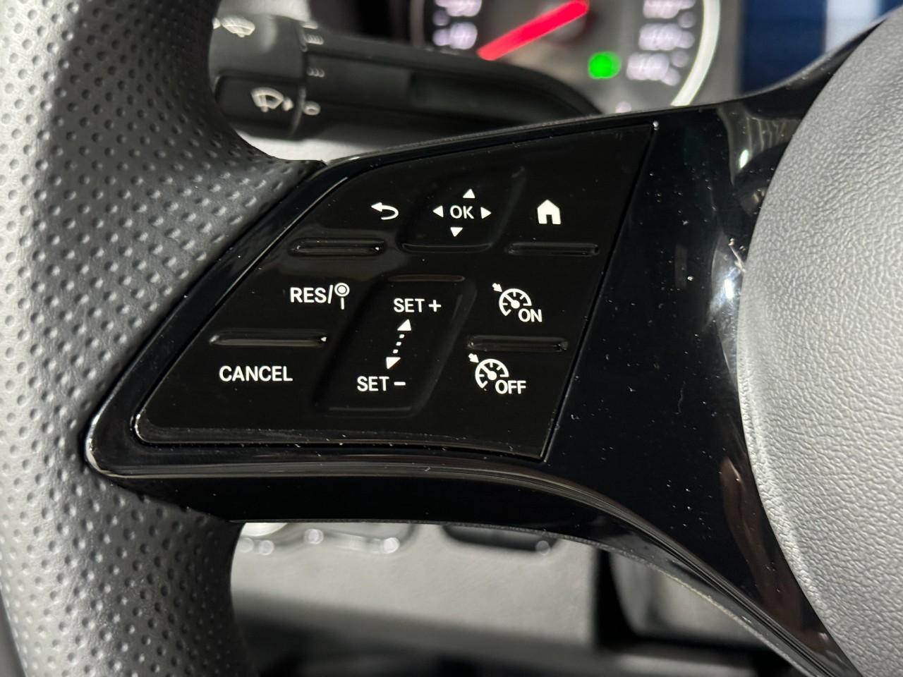 Mercedes-Benz Sprinter Cargo Van Vehicle Full-screen Gallery Image 29