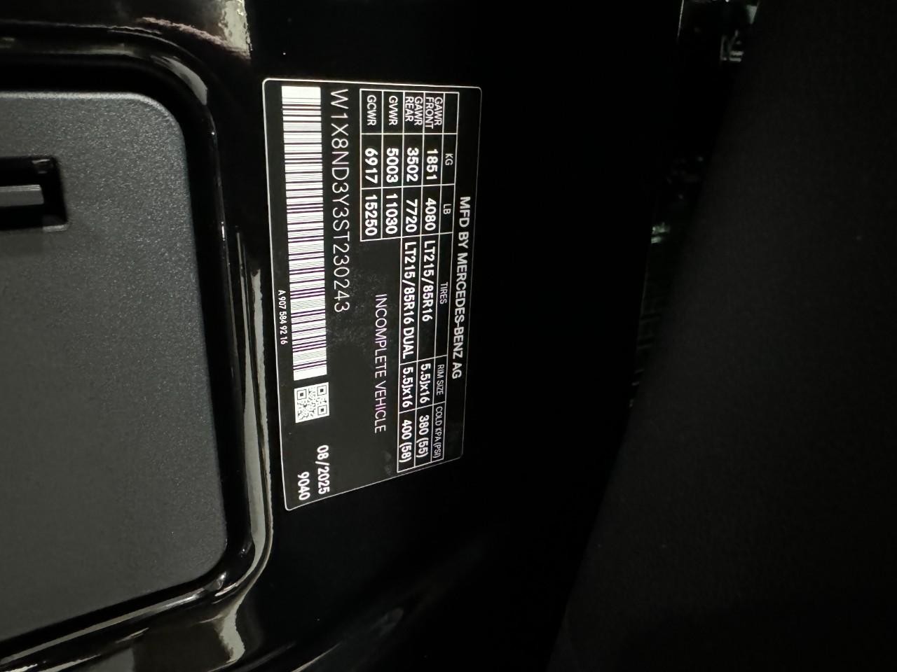 Mercedes-Benz Sprinter Cargo Van Vehicle Full-screen Gallery Image 34