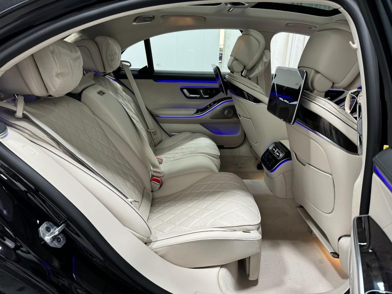 Mercedes-Benz S-Class Vehicle Full-screen Gallery Image 10