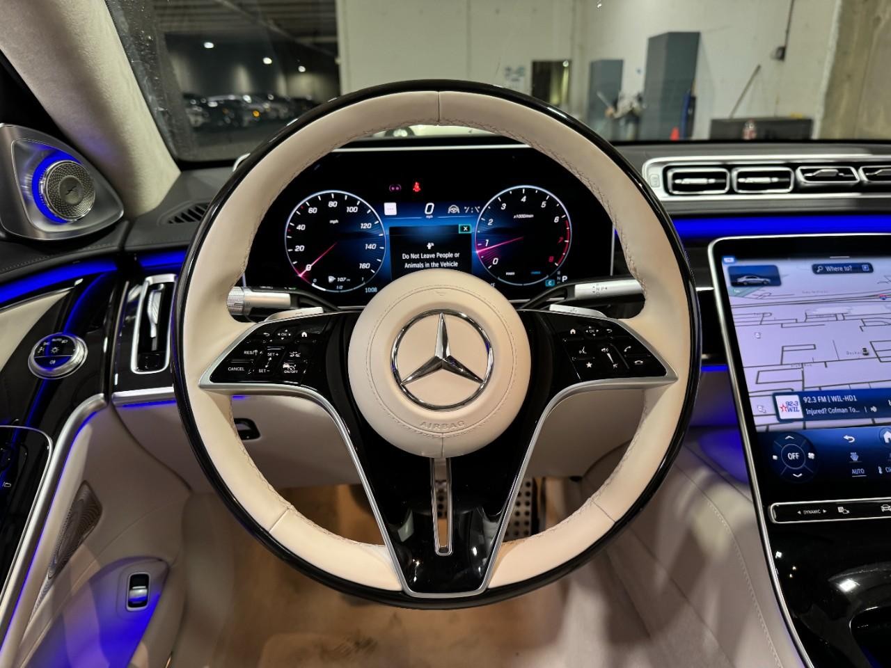 Mercedes-Benz S-Class Vehicle Full-screen Gallery Image 15